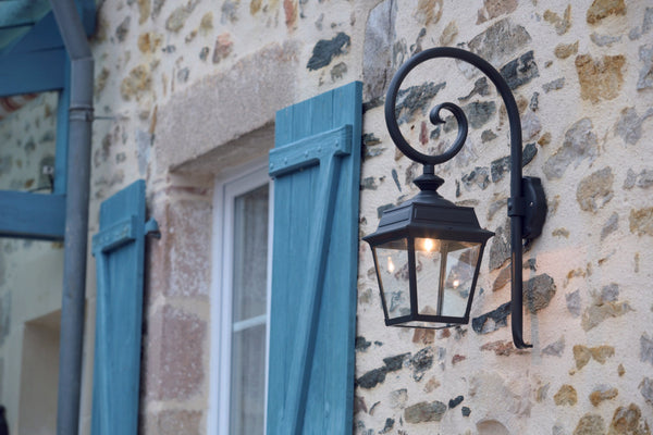 rogier-pradier-pv1-wandlamp-hangend-zwart-met-helder-glas
